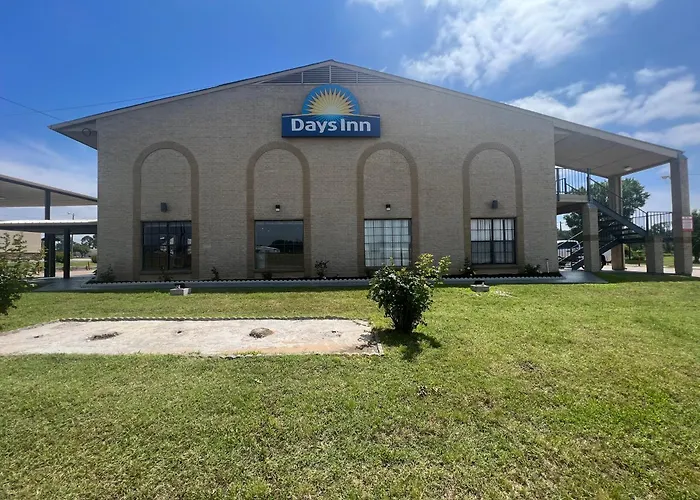 Days Inn & Suites By Wyndham - Canton First Monday Trade Days