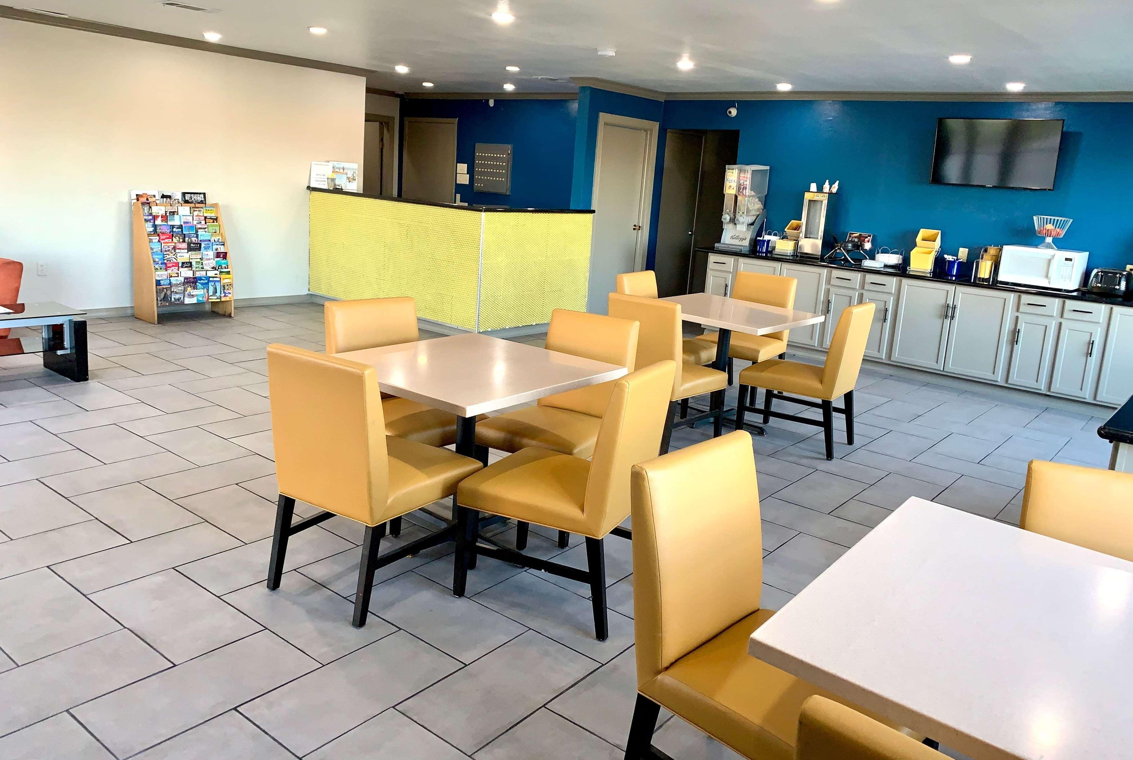 Days & By Wyndham - First Monday Trade Days Hotel