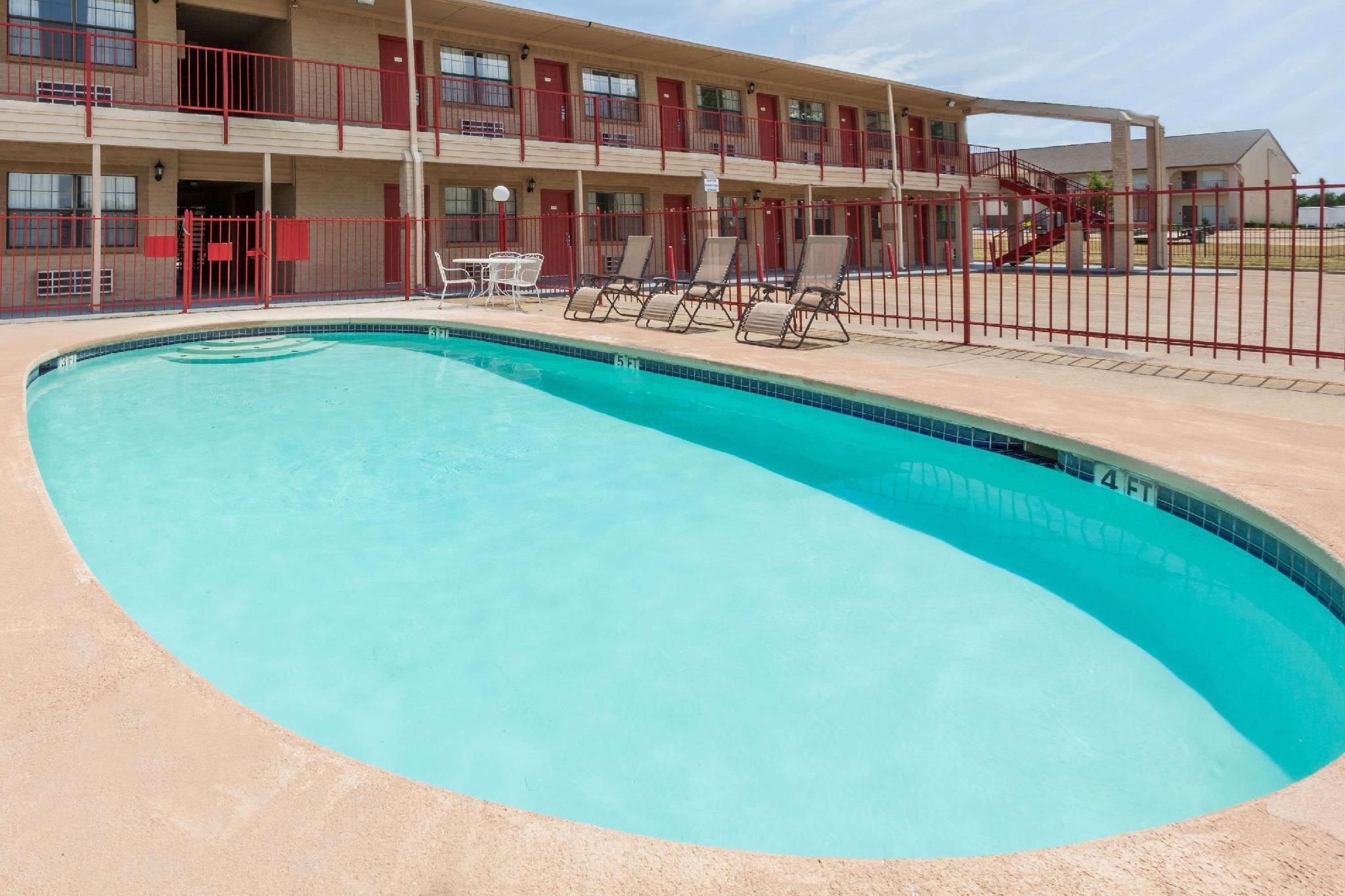 Days & By Wyndham - First Monday Trade Days Hotel Canton