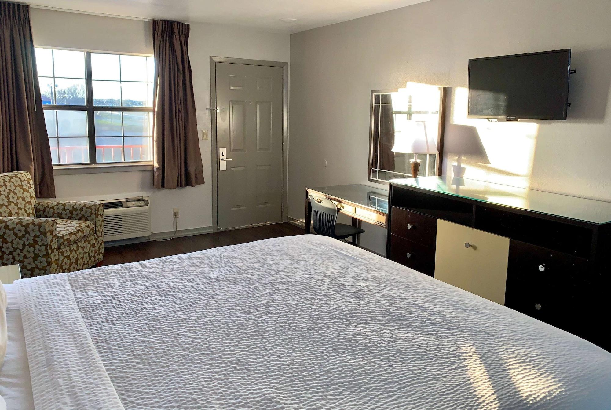 Hotel Days & By Wyndham - First Monday Trade Days Canton