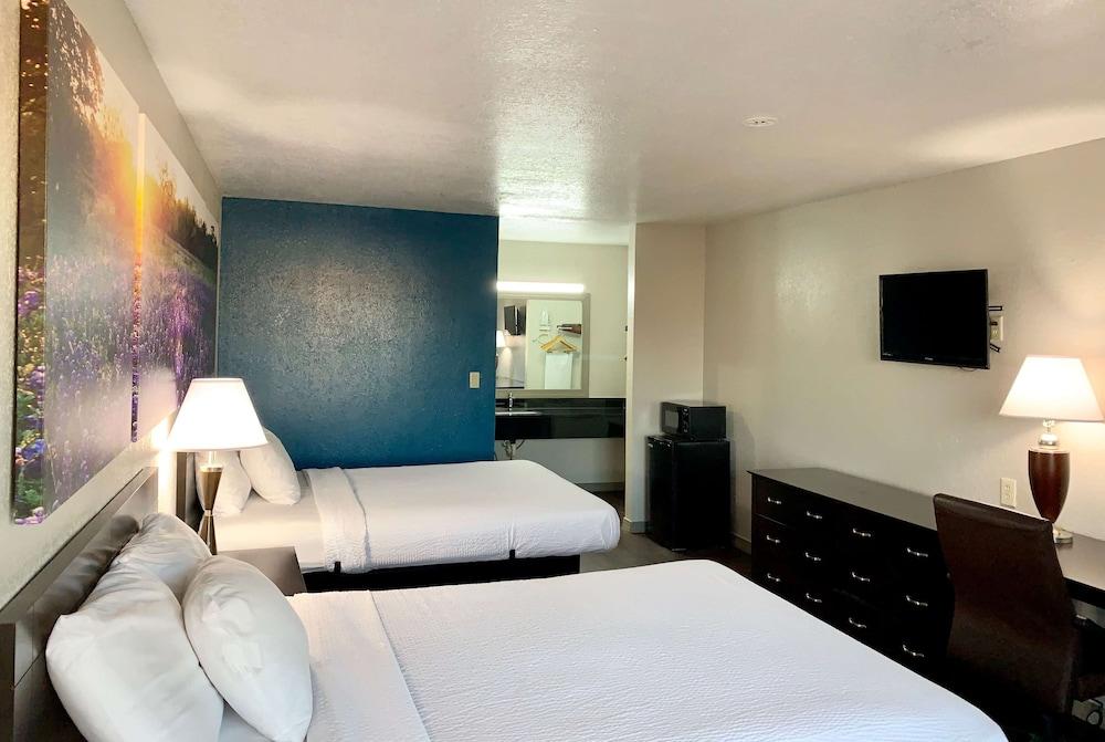 Hotel Days & By Wyndham - First Monday Trade Days Canton