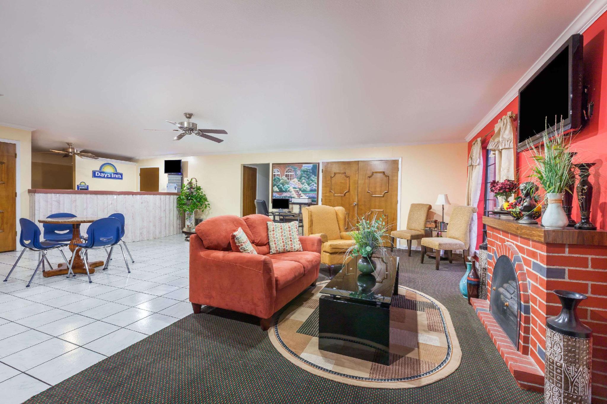 Hotel Days & By Wyndham - First Monday Trade Days Canton