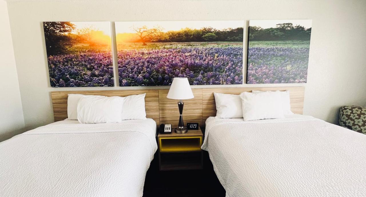 Days & By Wyndham - First Monday Trade Days Hotel